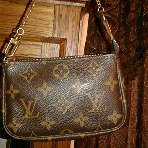 (SOLD)       AUTHENTIC Louis Vuitton  pochette
